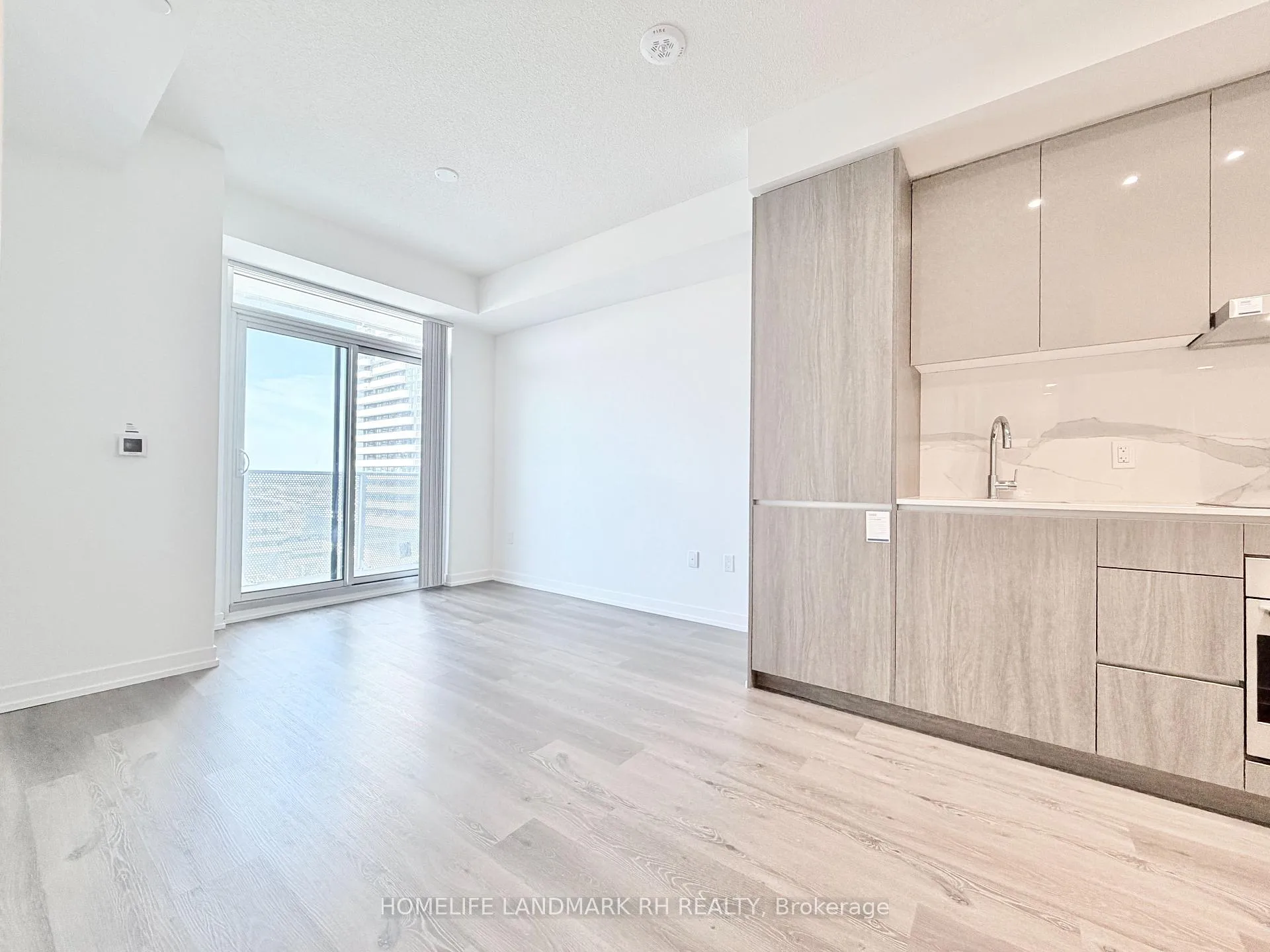 Photo 3 of Unit 915, 28 Interchange Way, Vaughan, Vaughan Corporate Centre — HOMEH