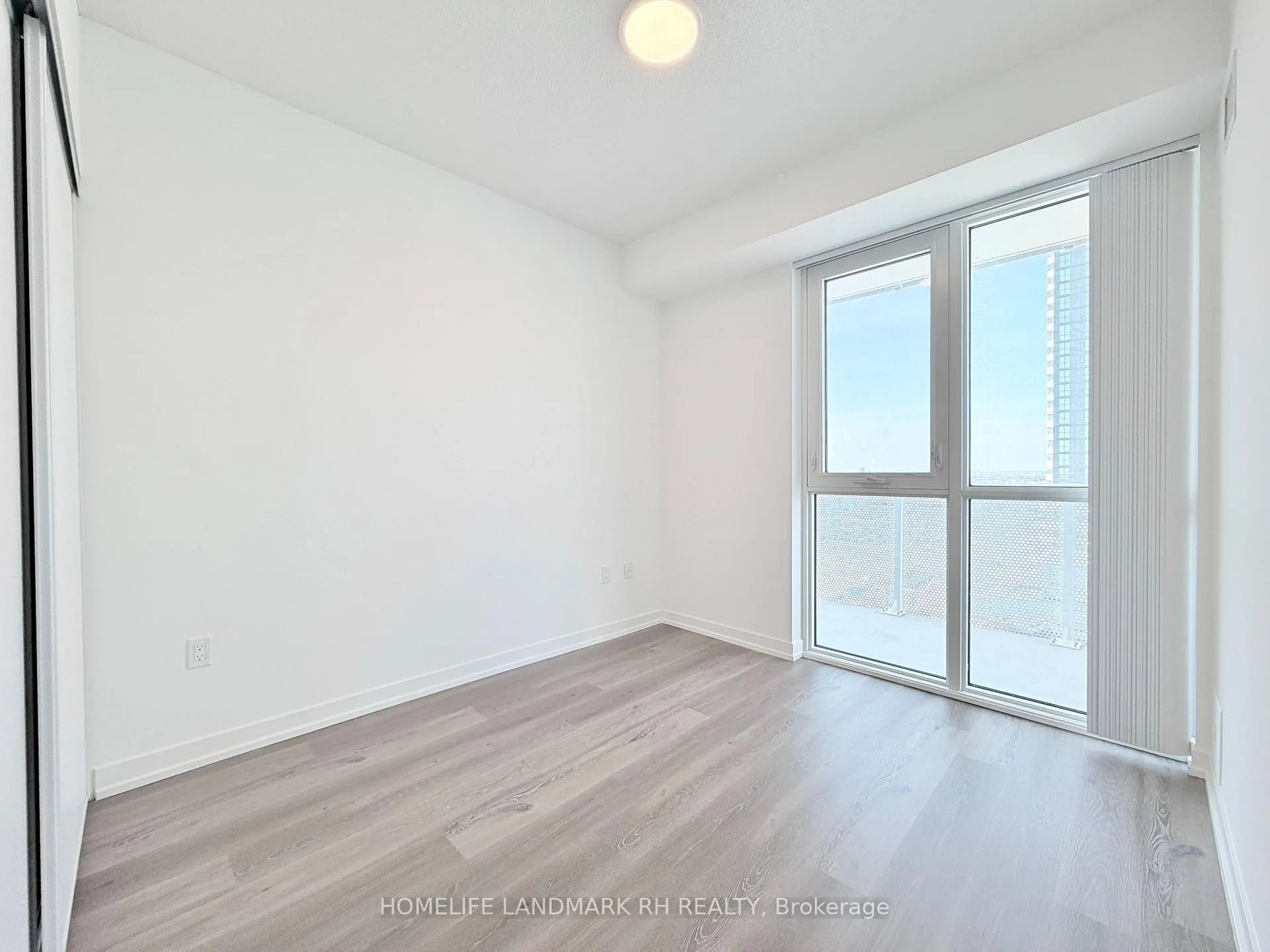Photo 8 of Unit 915, 28 Interchange Way, Vaughan, Vaughan Corporate Centre — HOMEH