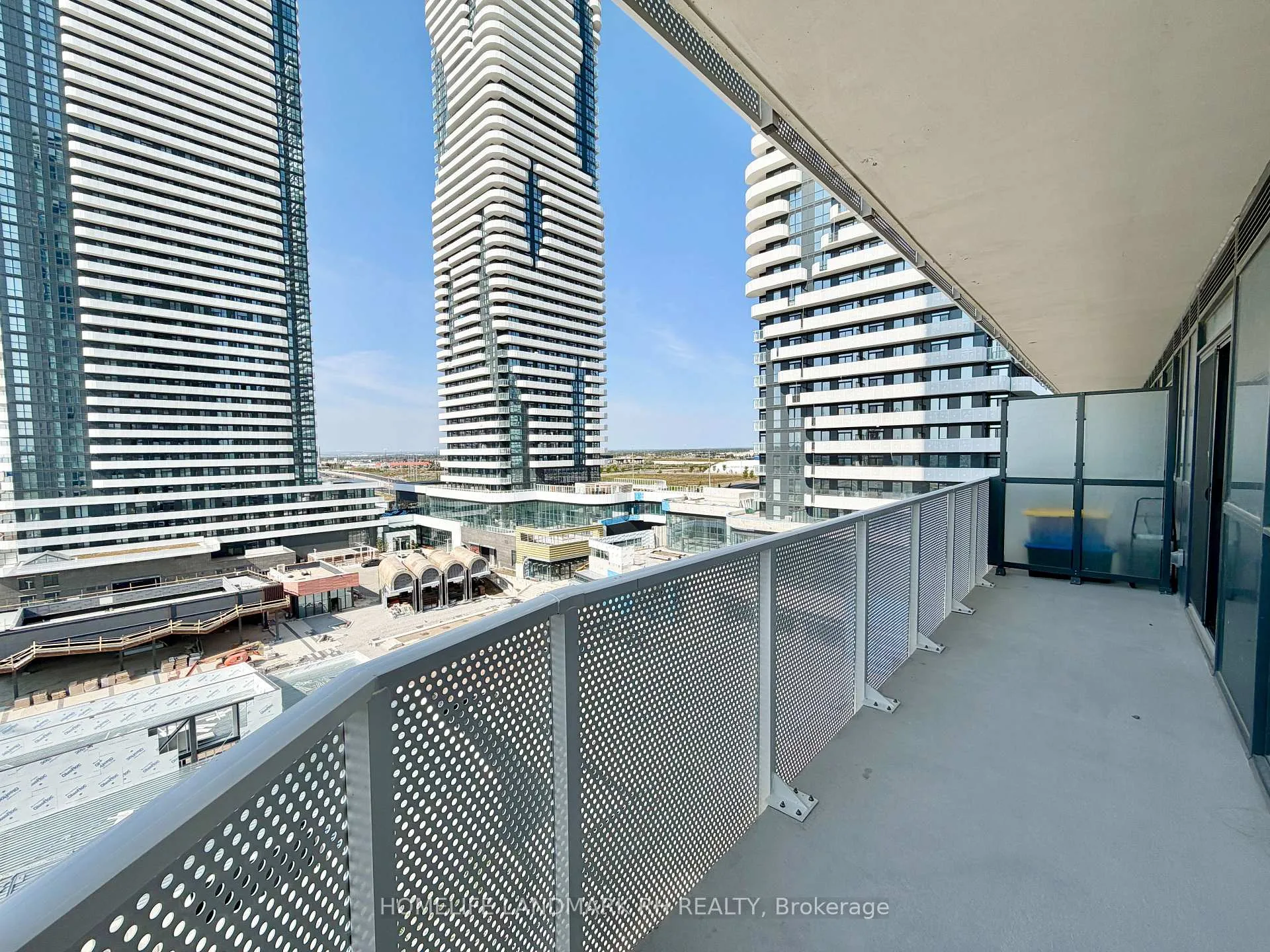 Photo 11 of Unit 915, 28 Interchange Way, Vaughan, Vaughan Corporate Centre — HOMEH