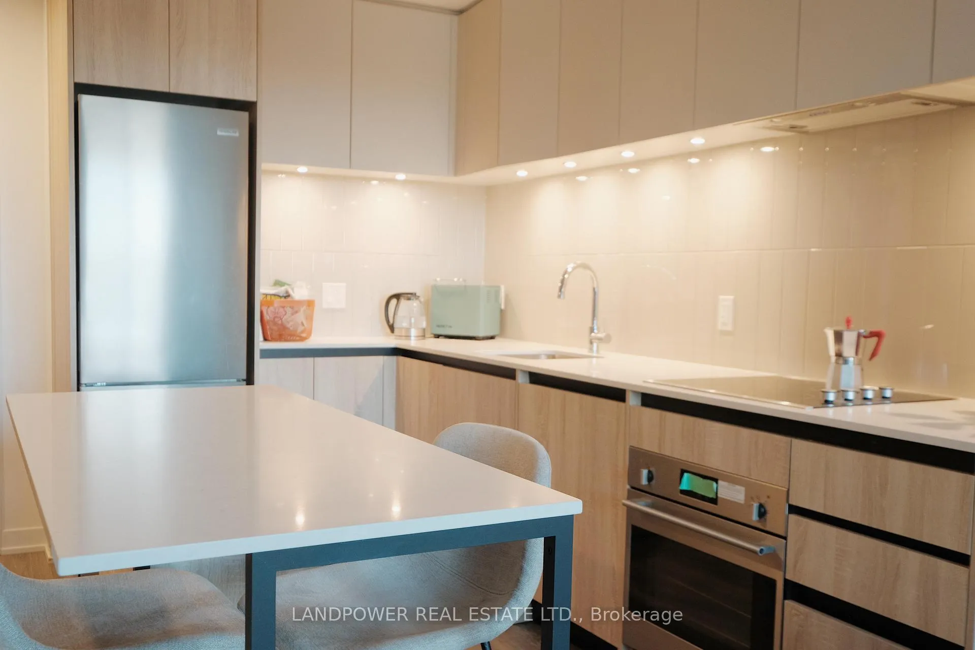 Front of Unit 313, 7950 Bathurst Street