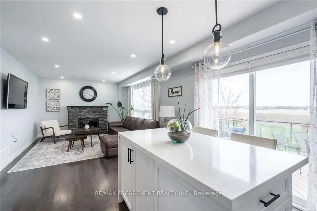 Photo 13 of 141 Voyager Pass, Hamilton, Binbrook — HOMEH