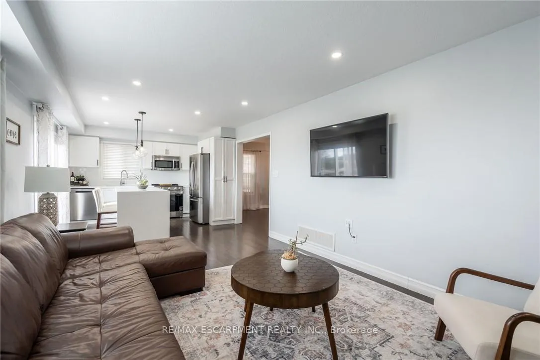 Photo 16 of 141 Voyager Pass, Hamilton, Binbrook — HOMEH