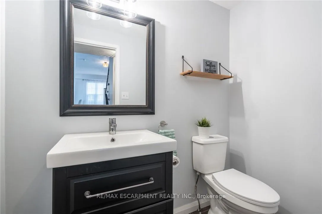 Photo 17 of 141 Voyager Pass, Hamilton, Binbrook — HOMEH