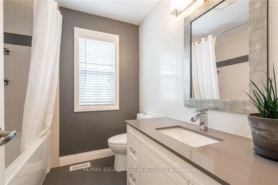 Photo 22 of 141 Voyager Pass, Hamilton, Binbrook — HOMEH