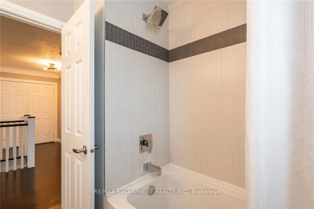 Photo 23 of 141 Voyager Pass, Hamilton, Binbrook — HOMEH