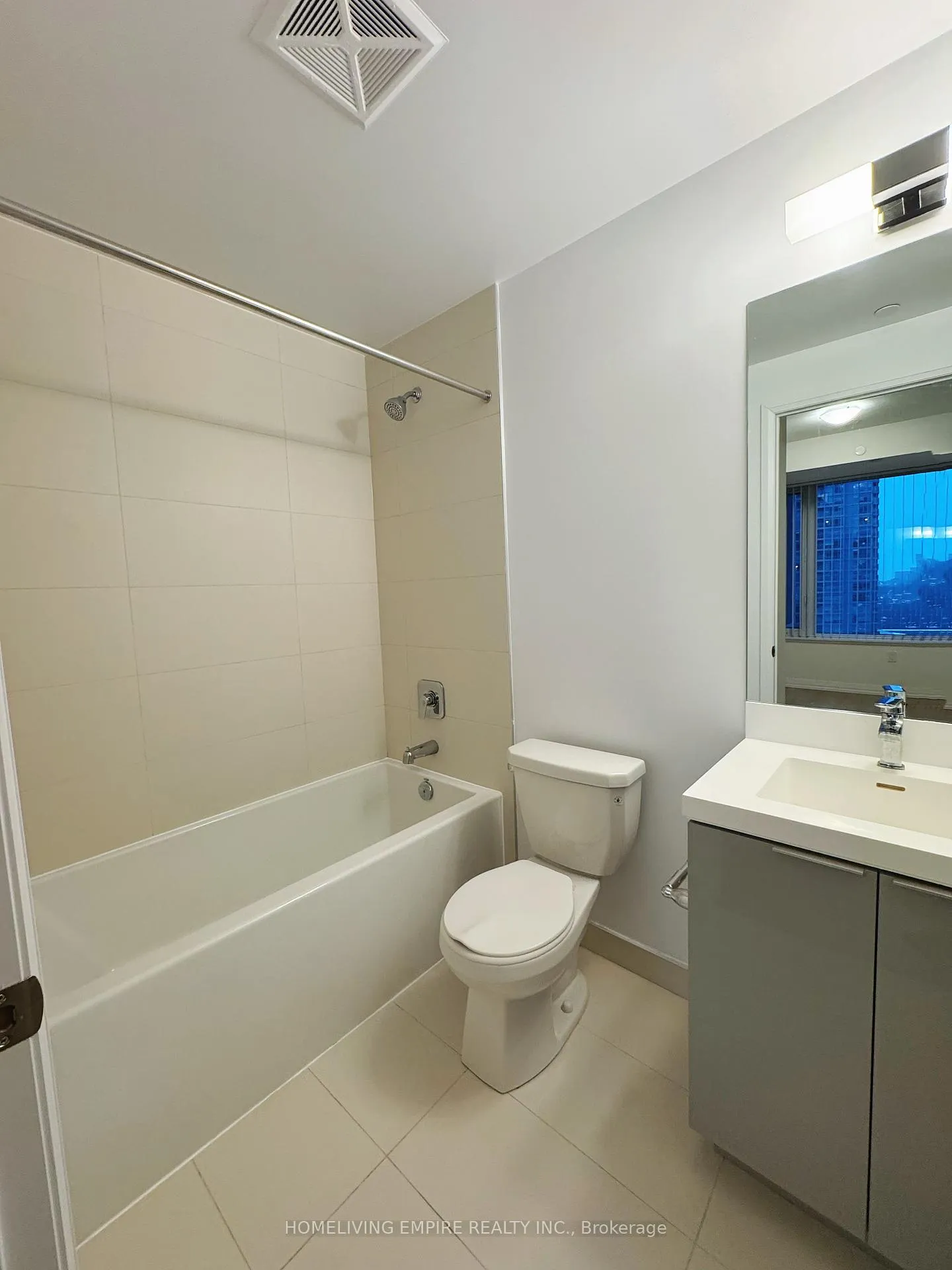 Photo 5 of Unit 2013, 50 Dunfield Avenue, Toronto, Mount Pleasant West — HOMEH