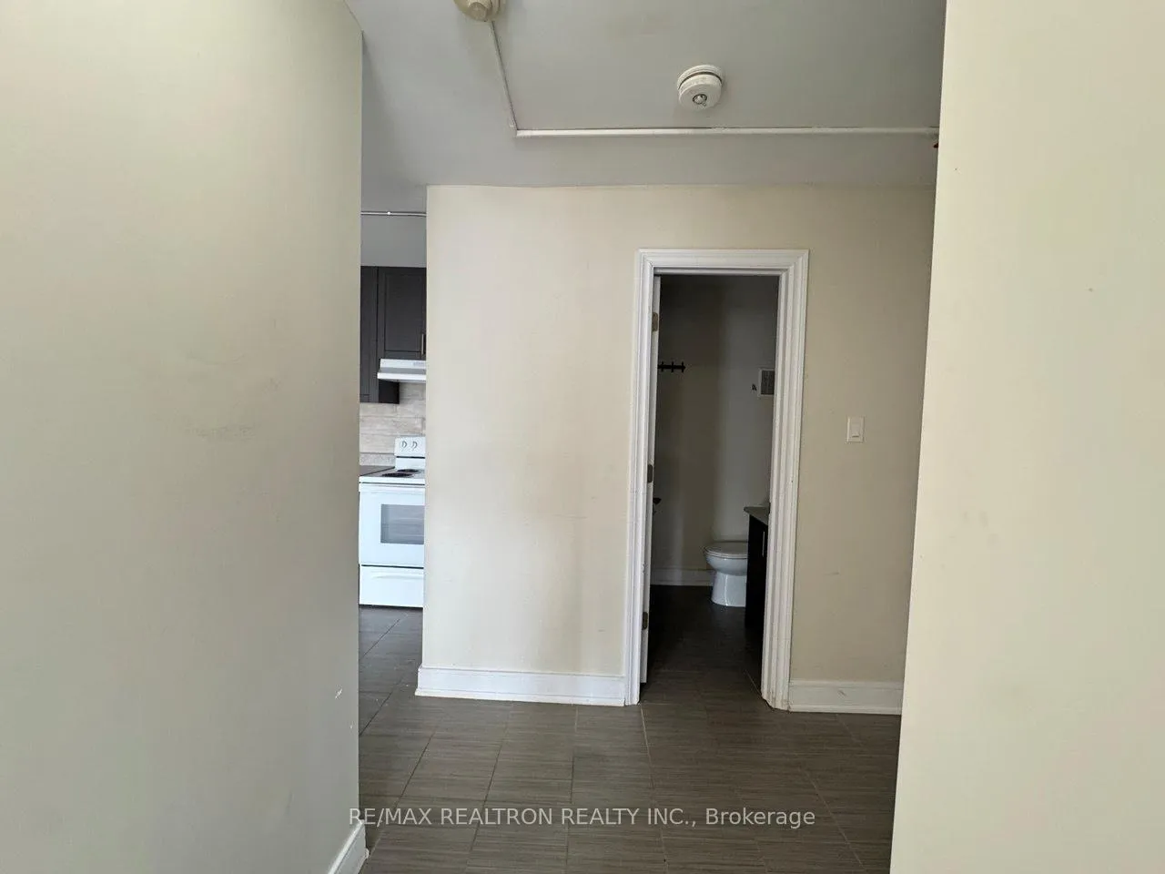 Photo 3 of Unit 205, 14810 Yonge Street, Aurora, Aurora Highlands — HOMEH