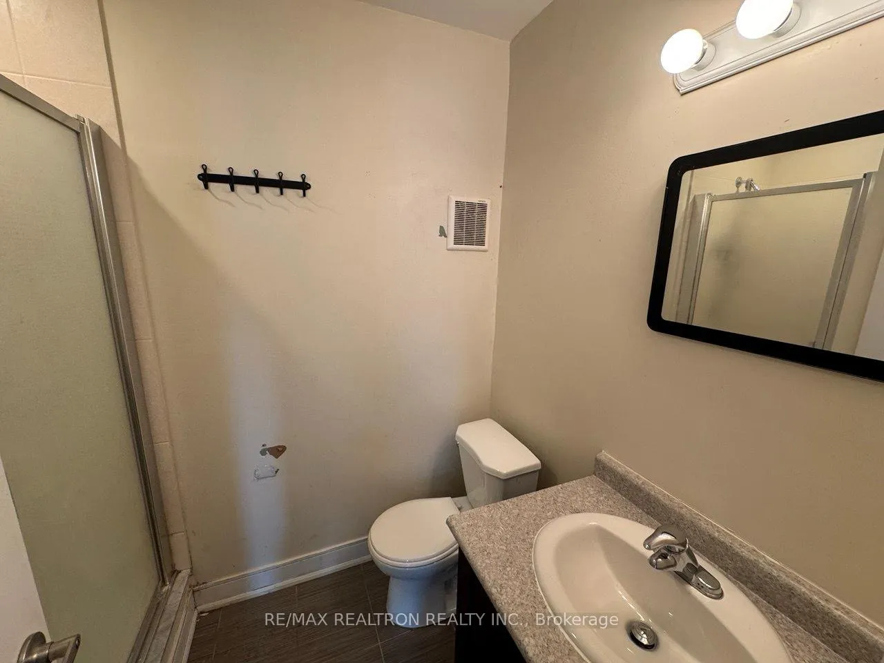 Photo 5 of Unit 205, 14810 Yonge Street, Aurora, Aurora Highlands — HOMEH