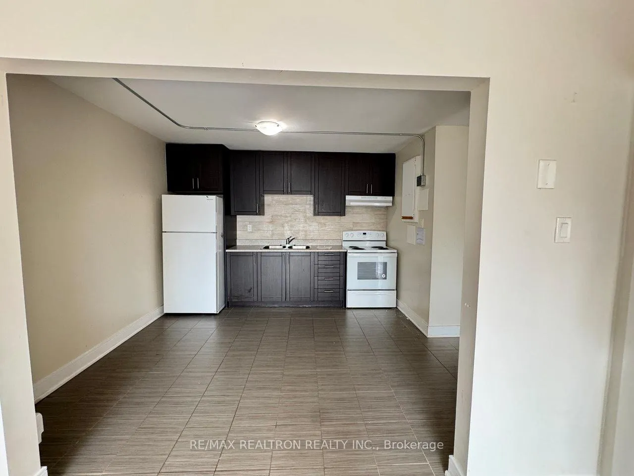 Photo 6 of Unit 205, 14810 Yonge Street, Aurora, Aurora Highlands — HOMEH