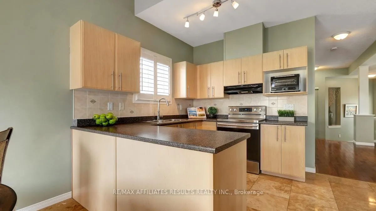 Photo 13 of 41 Fairlop Way, Ottawa, Barrhaven - Longfields — HOMEH