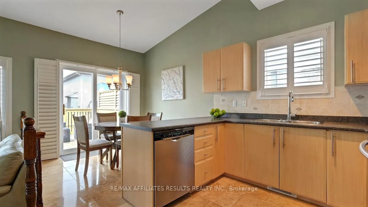 Photo 16 of 41 Fairlop Way, Ottawa, Barrhaven - Longfields — HOMEH