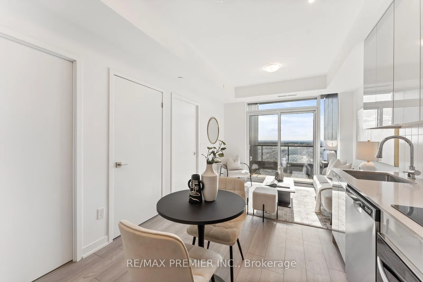 Photo 14 of Unit 1412, 10 Abeja Street, Vaughan, Concord — HOMEH