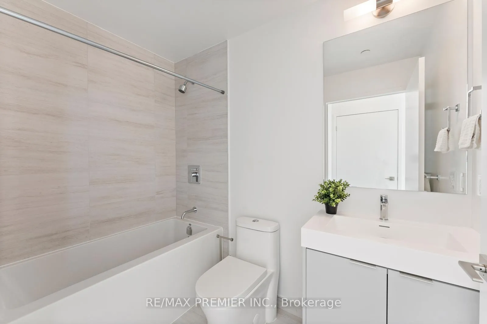 Photo 23 of Unit 1412, 10 Abeja Street, Vaughan, Concord — HOMEH