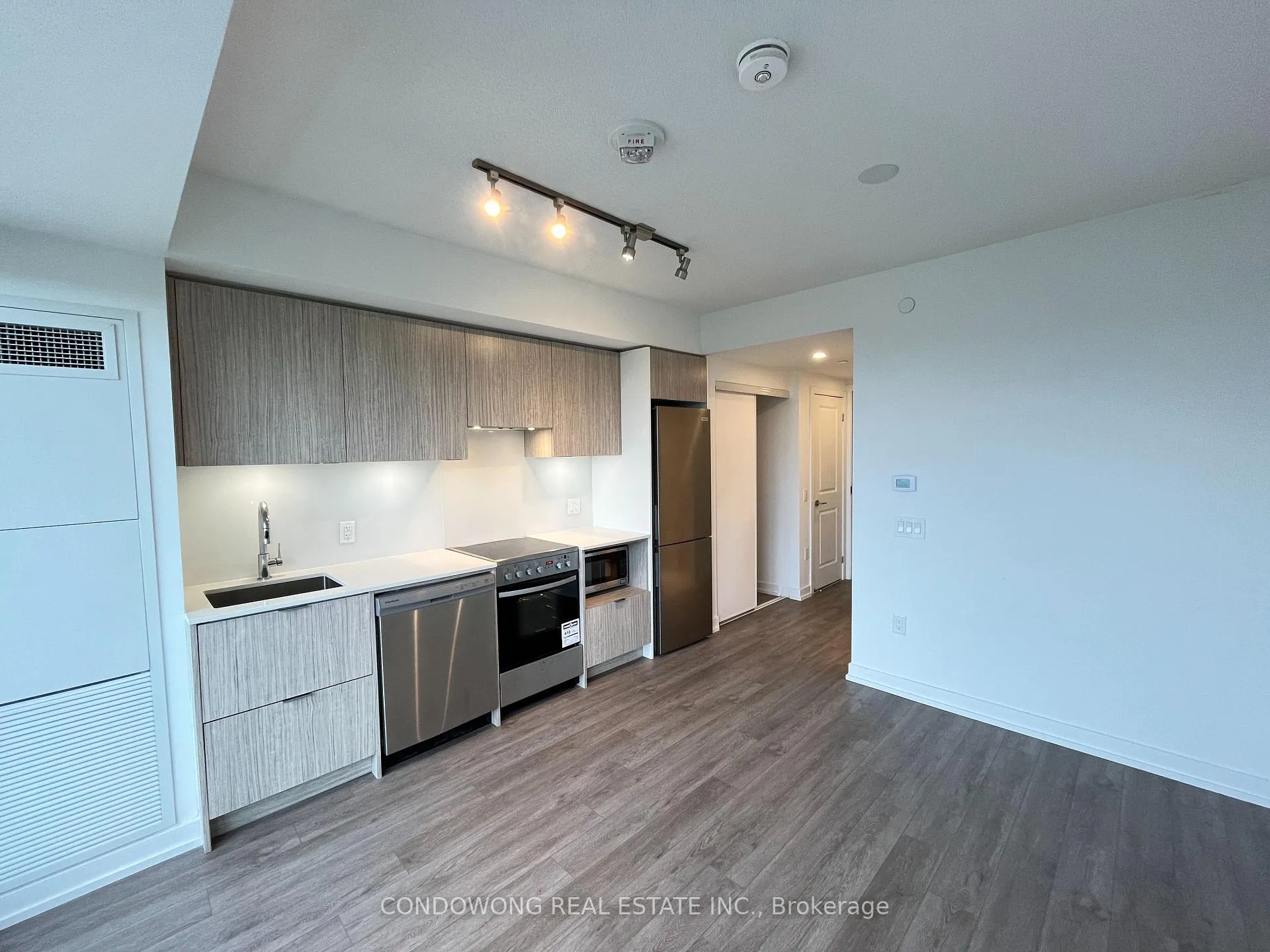 Front of Unit 2009, 395 Bloor Street E