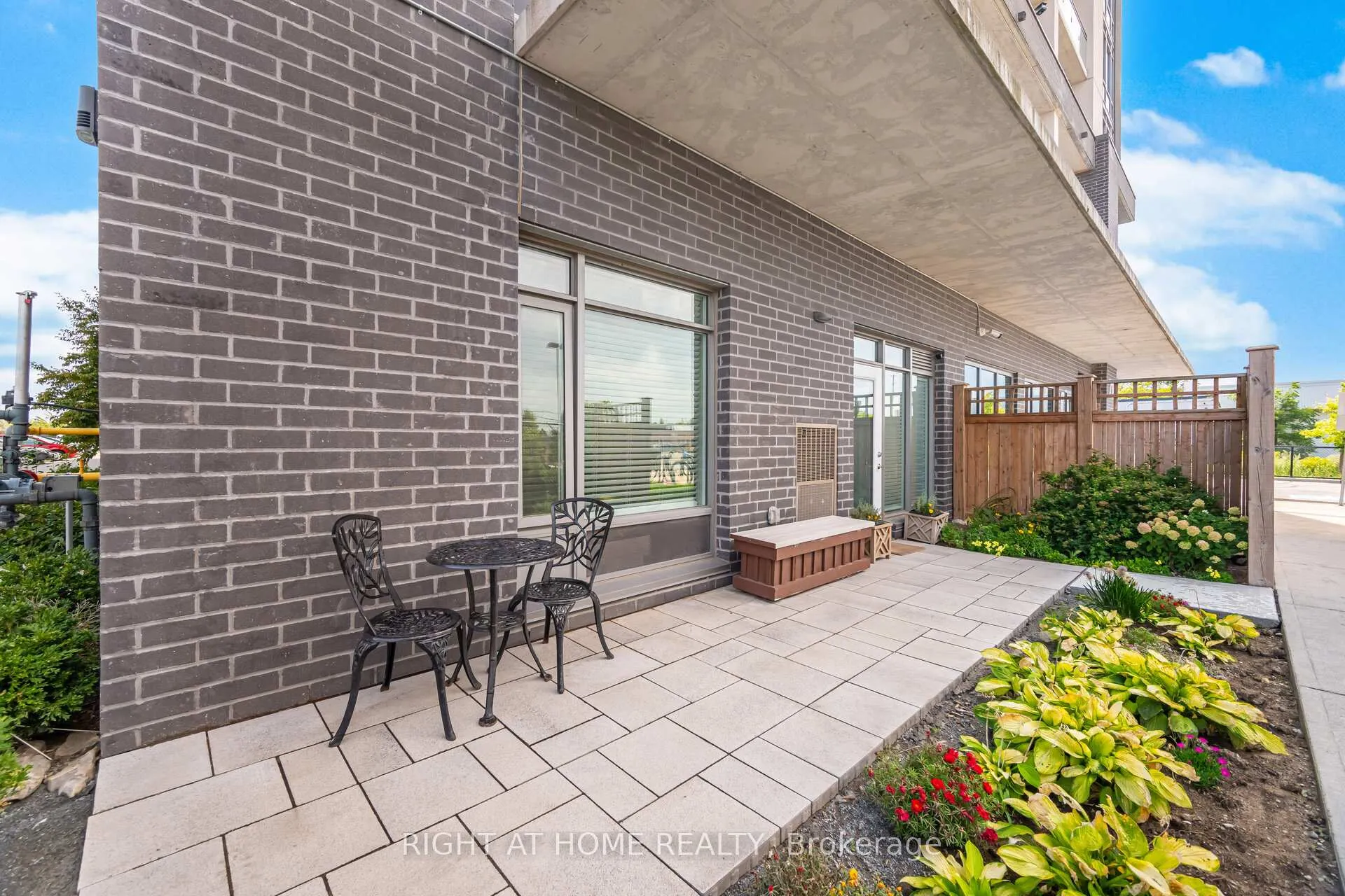 Photo 1 of Unit 101, 716 Main St E, Milton, Timberlea — HOMEH