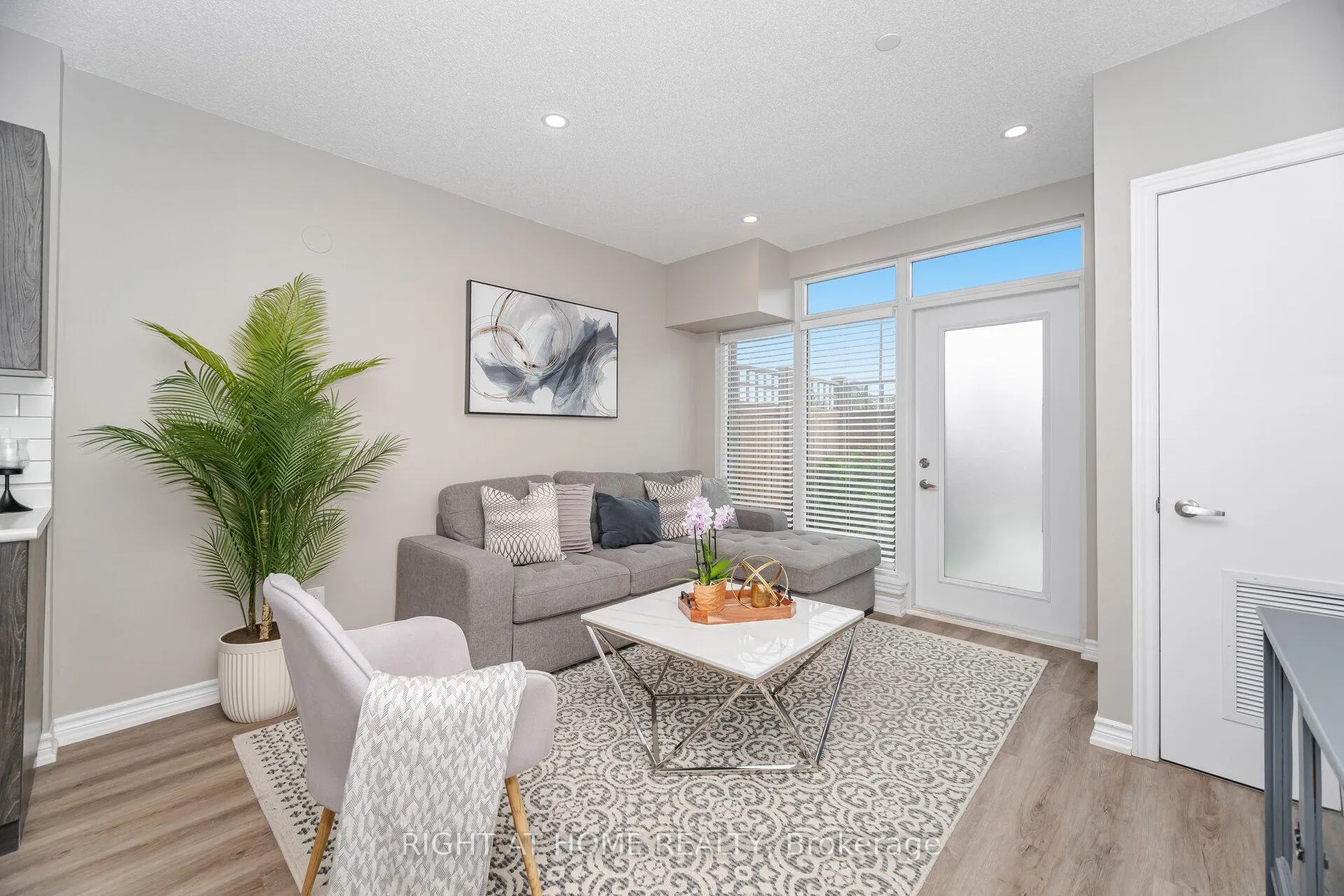 Photo 3 of Unit 101, 716 Main St E, Milton, Timberlea — HOMEH