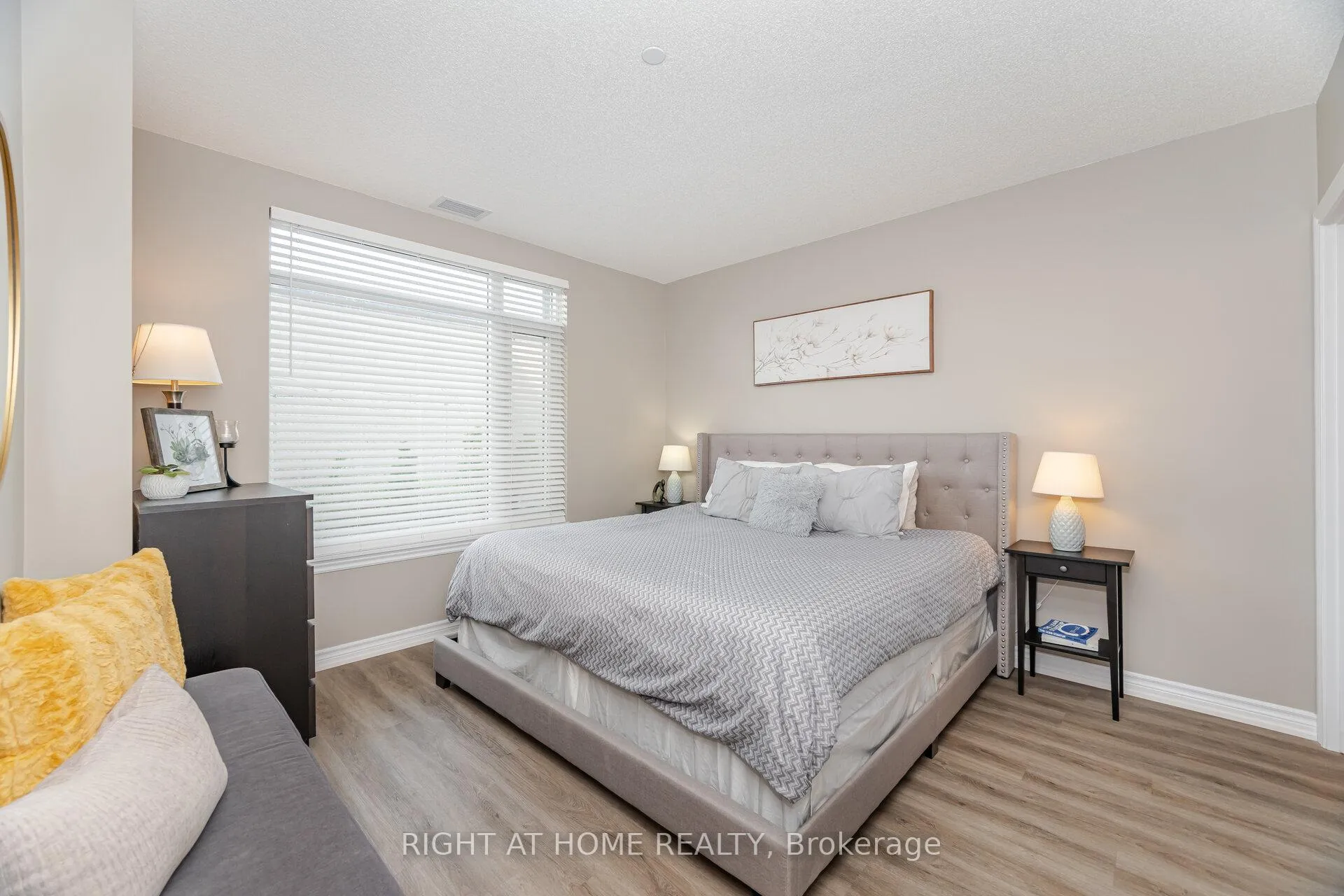 Photo 4 of Unit 101, 716 Main St E, Milton, Timberlea — HOMEH