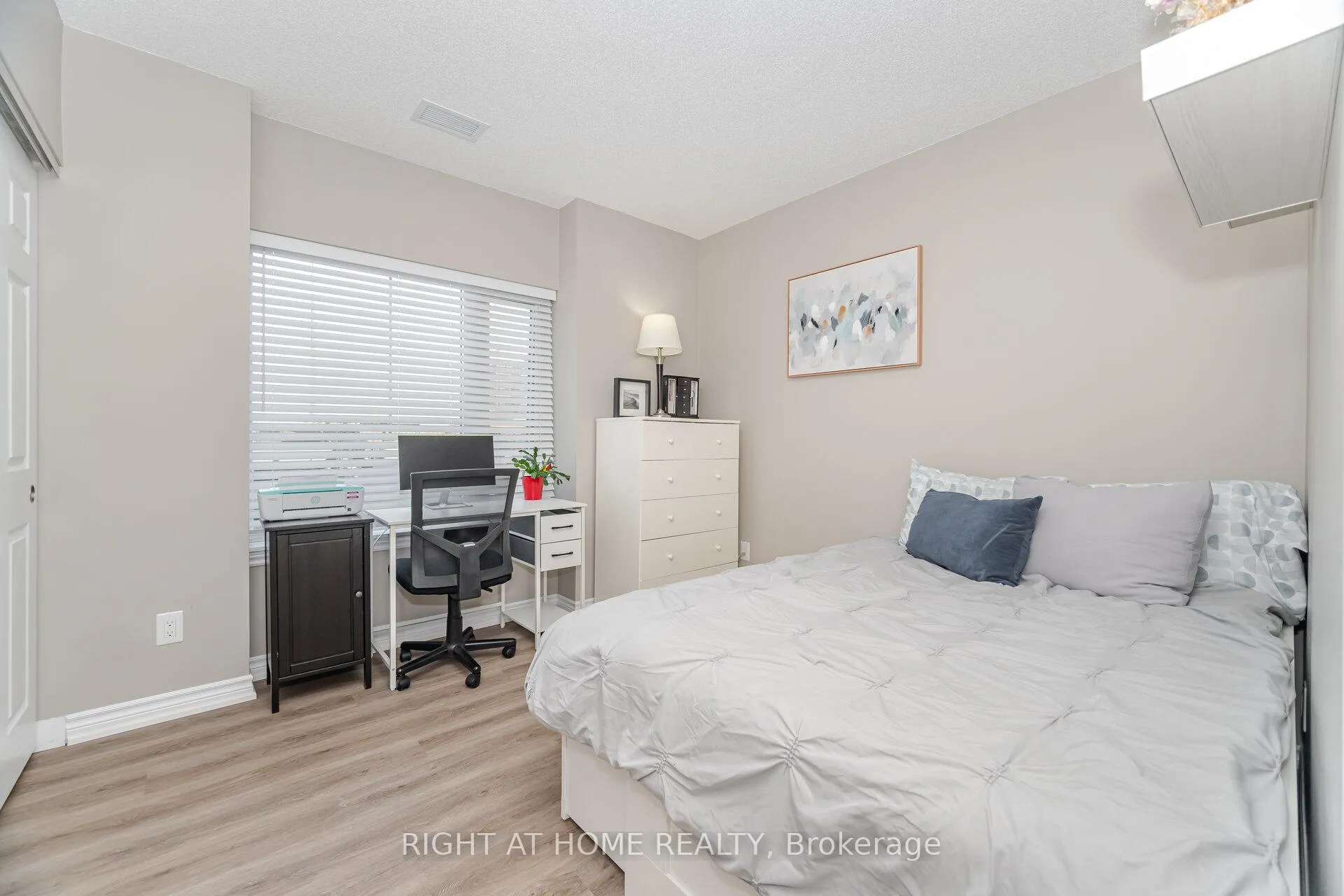 Photo 5 of Unit 101, 716 Main St E, Milton, Timberlea — HOMEH