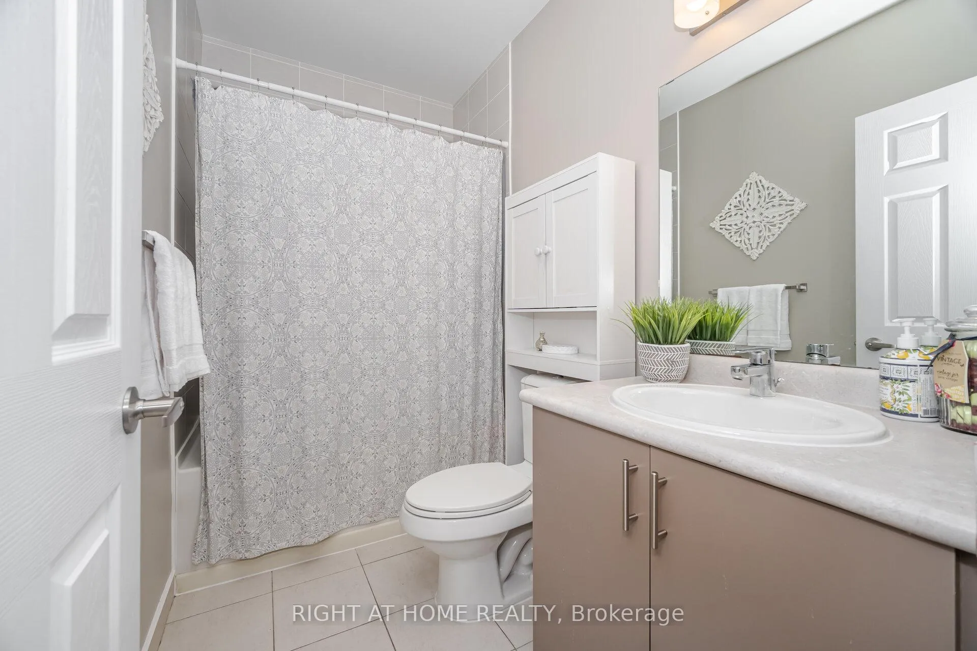 Photo 7 of Unit 101, 716 Main St E, Milton, Timberlea — HOMEH