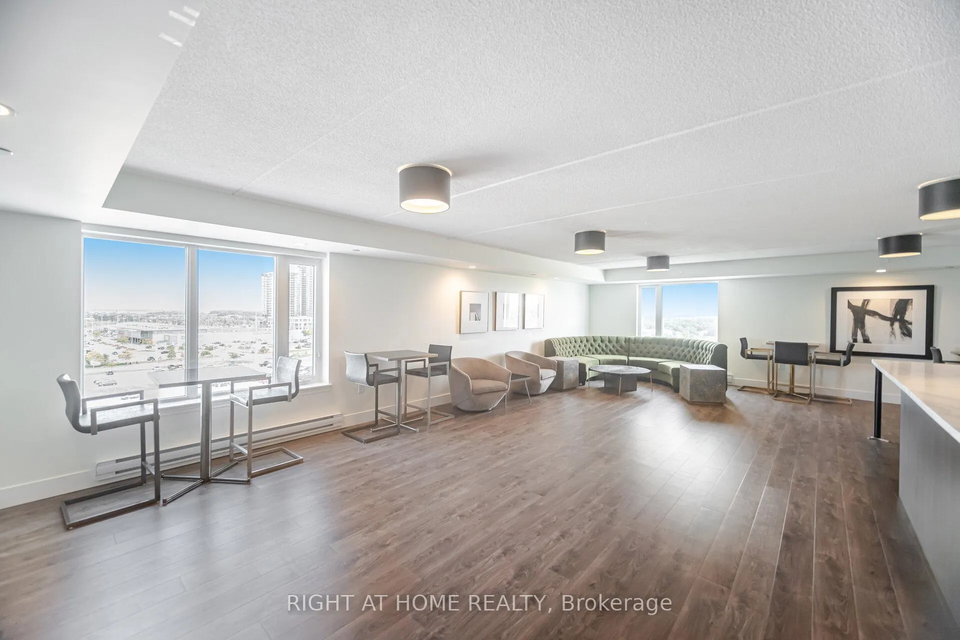 Photo 9 of Unit 101, 716 Main St E, Milton, Timberlea — HOMEH