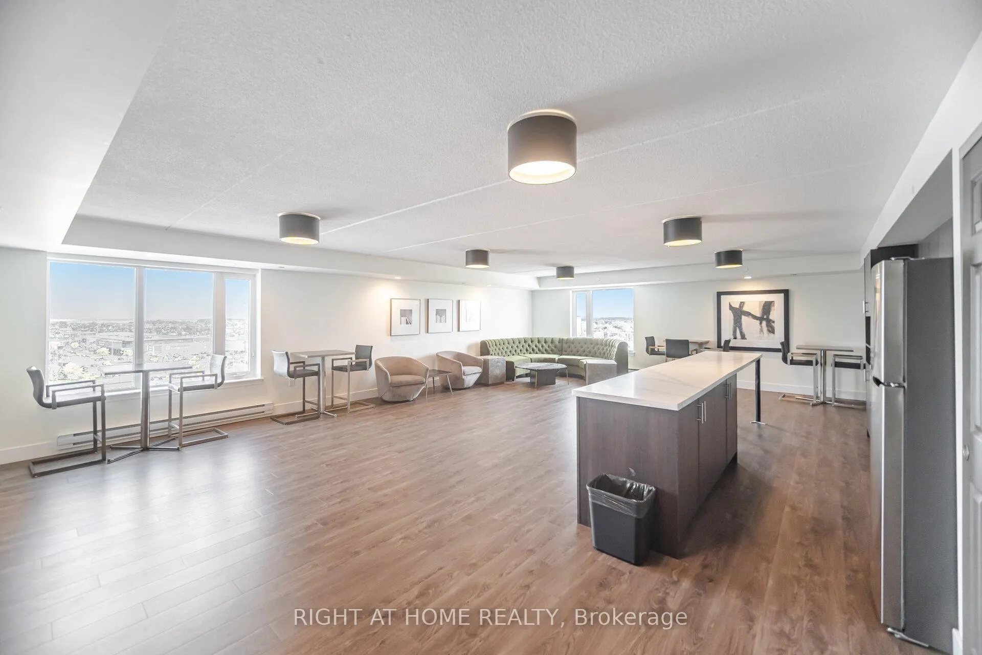 Photo 10 of Unit 101, 716 Main St E, Milton, Timberlea — HOMEH