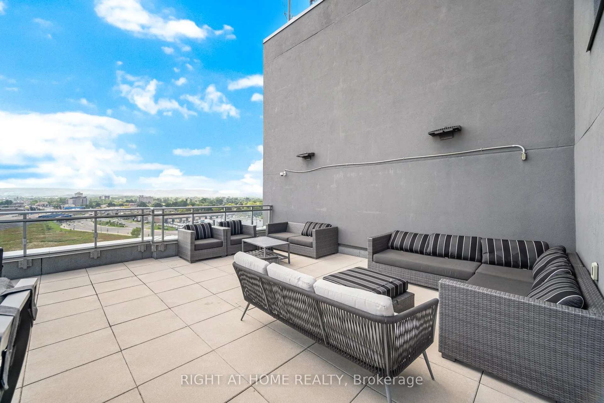 Photo 11 of Unit 101, 716 Main St E, Milton, Timberlea — HOMEH