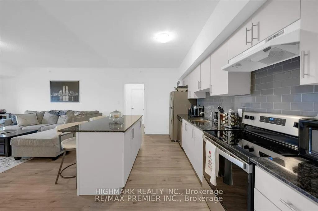 Photo 4 of Unit 404, 4 Spice Way, Barrie, Rural Barrie Southeast — HOMEH