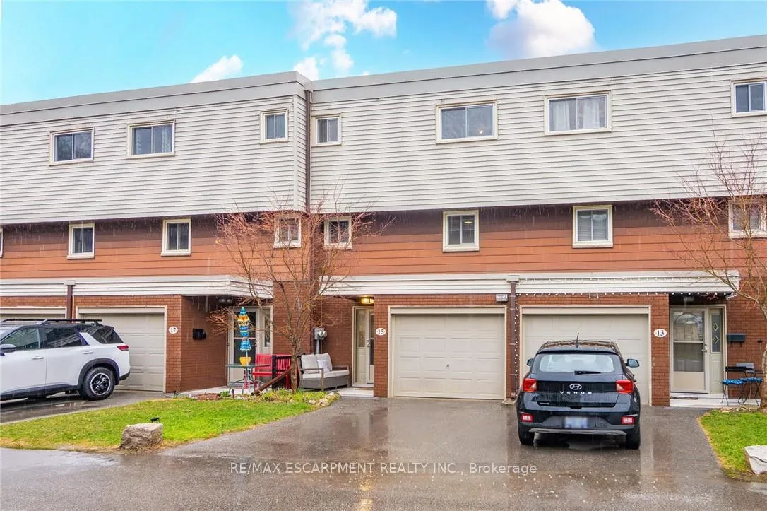 Photo 3 of Unit 15, 23 Watsons Lane, Hamilton, Dundas — HOMEH