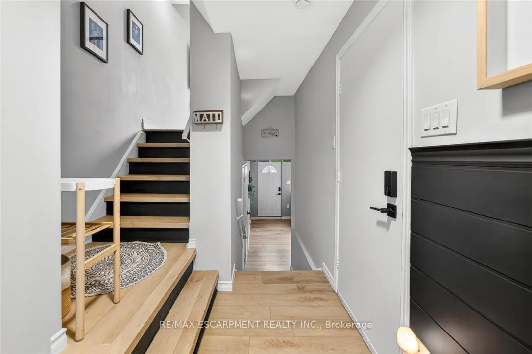 Photo 5 of Unit 15, 23 Watsons Lane, Hamilton, Dundas — HOMEH