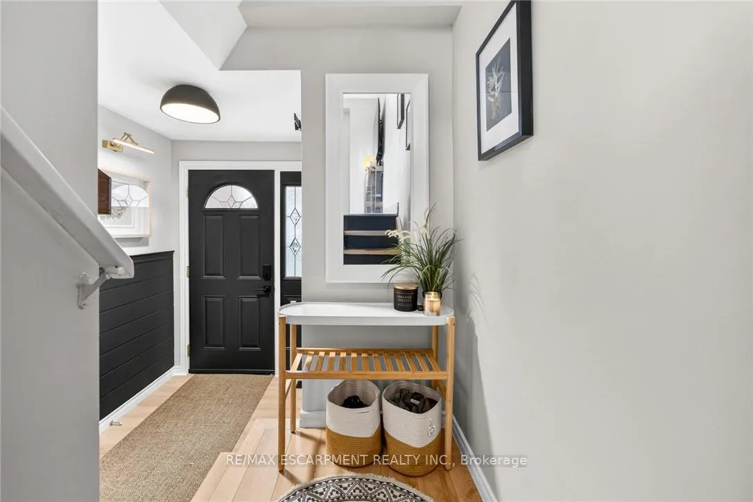 Photo 6 of Unit 15, 23 Watsons Lane, Hamilton, Dundas — HOMEH