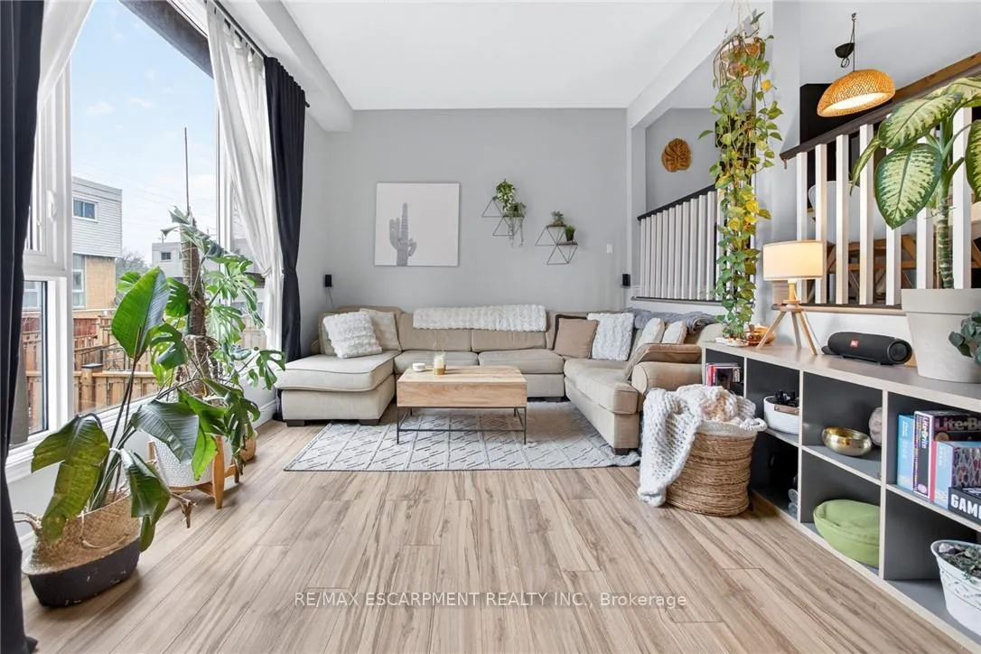 Photo 7 of Unit 15, 23 Watsons Lane, Hamilton, Dundas — HOMEH
