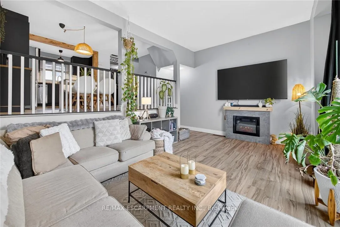 Photo 9 of Unit 15, 23 Watsons Lane, Hamilton, Dundas — HOMEH