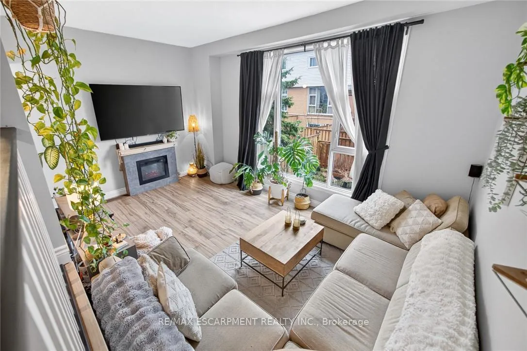 Photo 10 of Unit 15, 23 Watsons Lane, Hamilton, Dundas — HOMEH