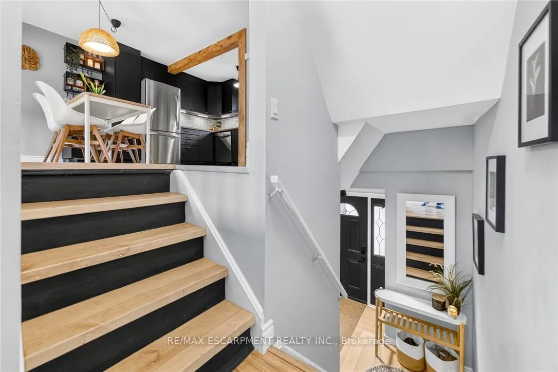 Photo 11 of Unit 15, 23 Watsons Lane, Hamilton, Dundas — HOMEH