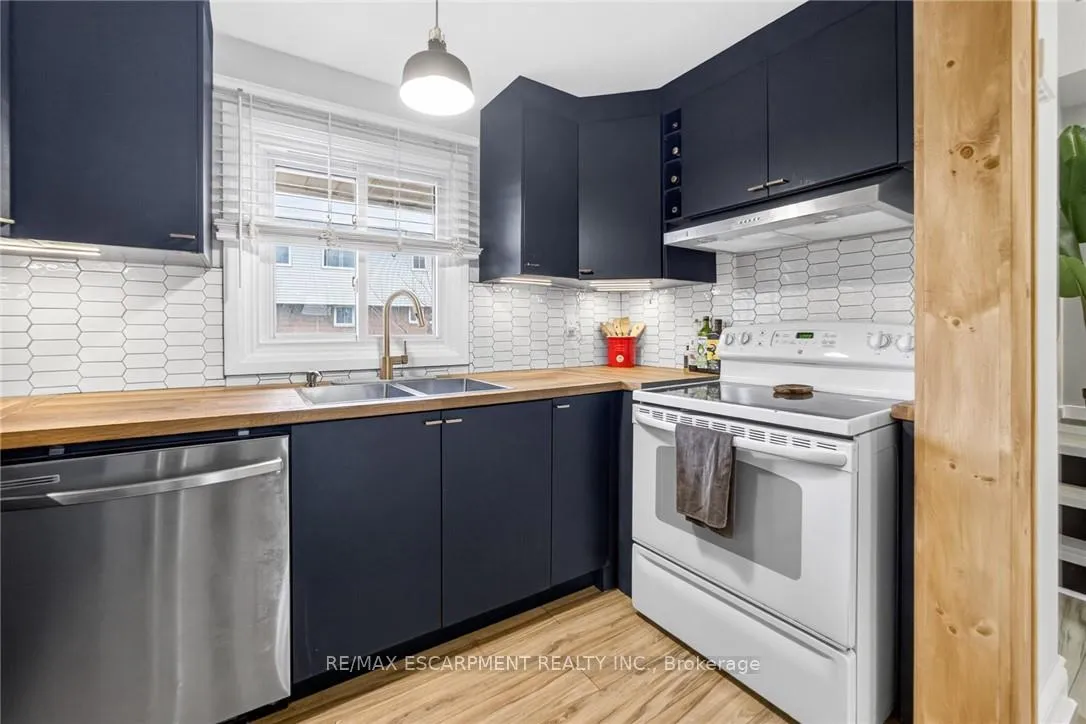 Photo 18 of Unit 15, 23 Watsons Lane, Hamilton, Dundas — HOMEH