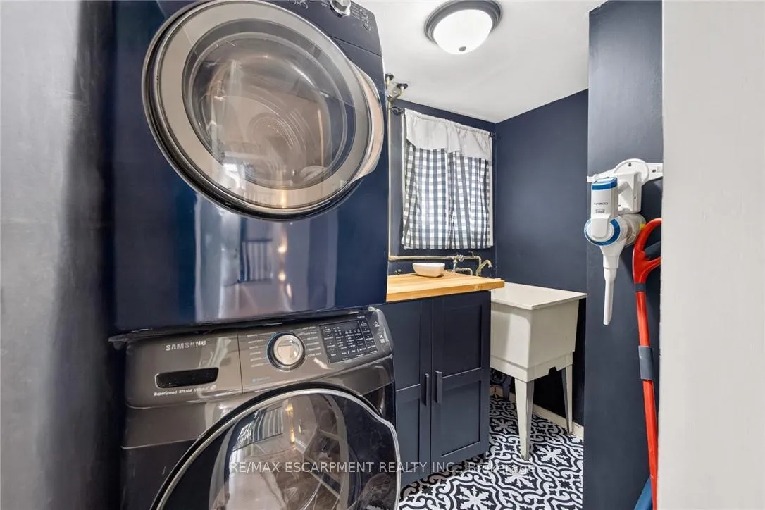 Photo 21 of Unit 15, 23 Watsons Lane, Hamilton, Dundas — HOMEH