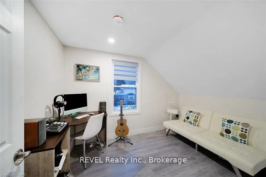 Photo 2 of MAIN/ 4102 Portage Road, Niagara Falls, Cherrywood — HOMEH