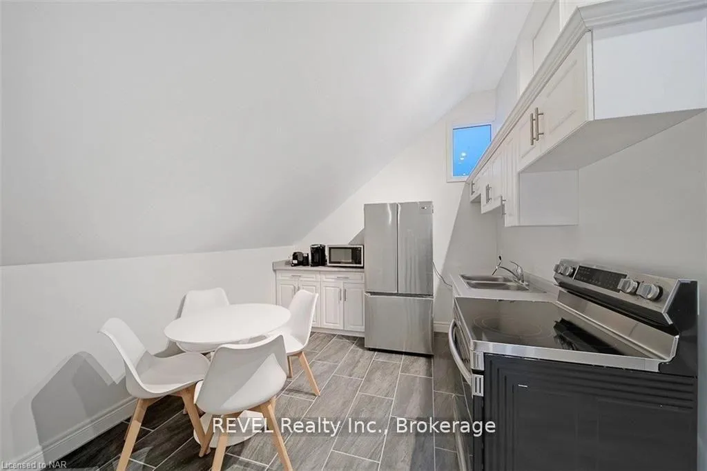 Photo 4 of MAIN/ 4102 Portage Road, Niagara Falls, Cherrywood — HOMEH