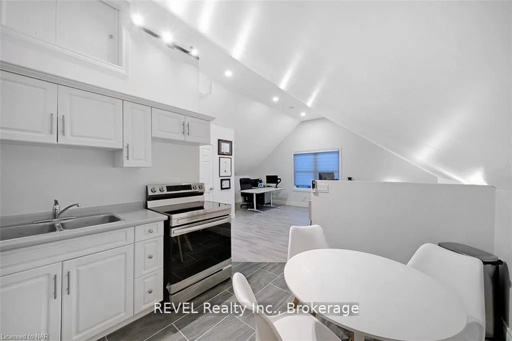 Photo 6 of MAIN/ 4102 Portage Road, Niagara Falls, Cherrywood — HOMEH