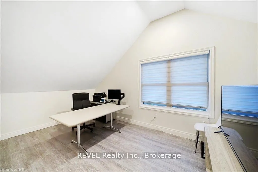 Photo 12 of MAIN/ 4102 Portage Road, Niagara Falls, Cherrywood — HOMEH