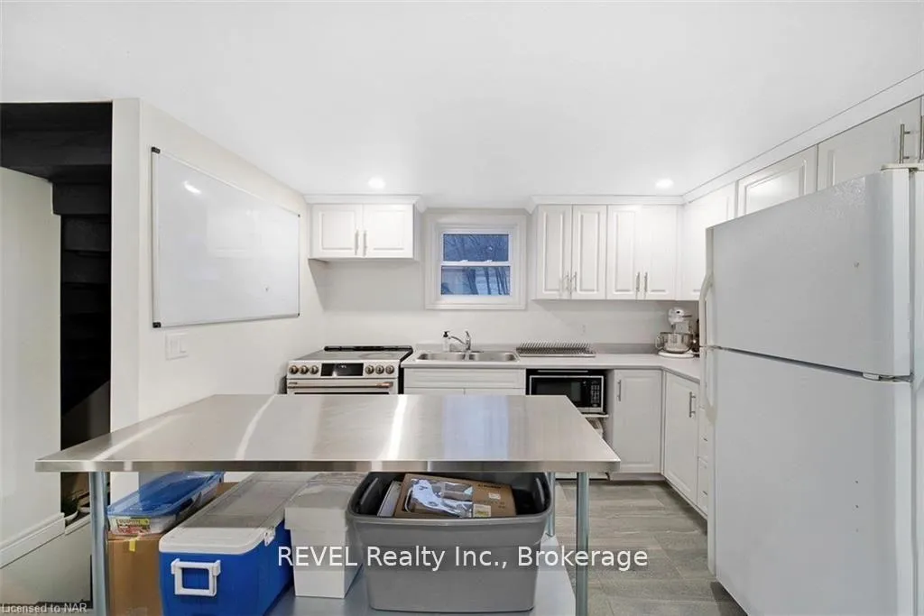 Photo 13 of MAIN/ 4102 Portage Road, Niagara Falls, Cherrywood — HOMEH
