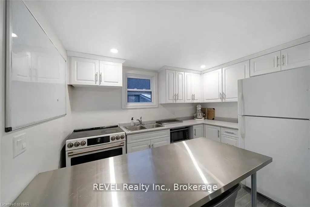 Photo 14 of MAIN/ 4102 Portage Road, Niagara Falls, Cherrywood — HOMEH