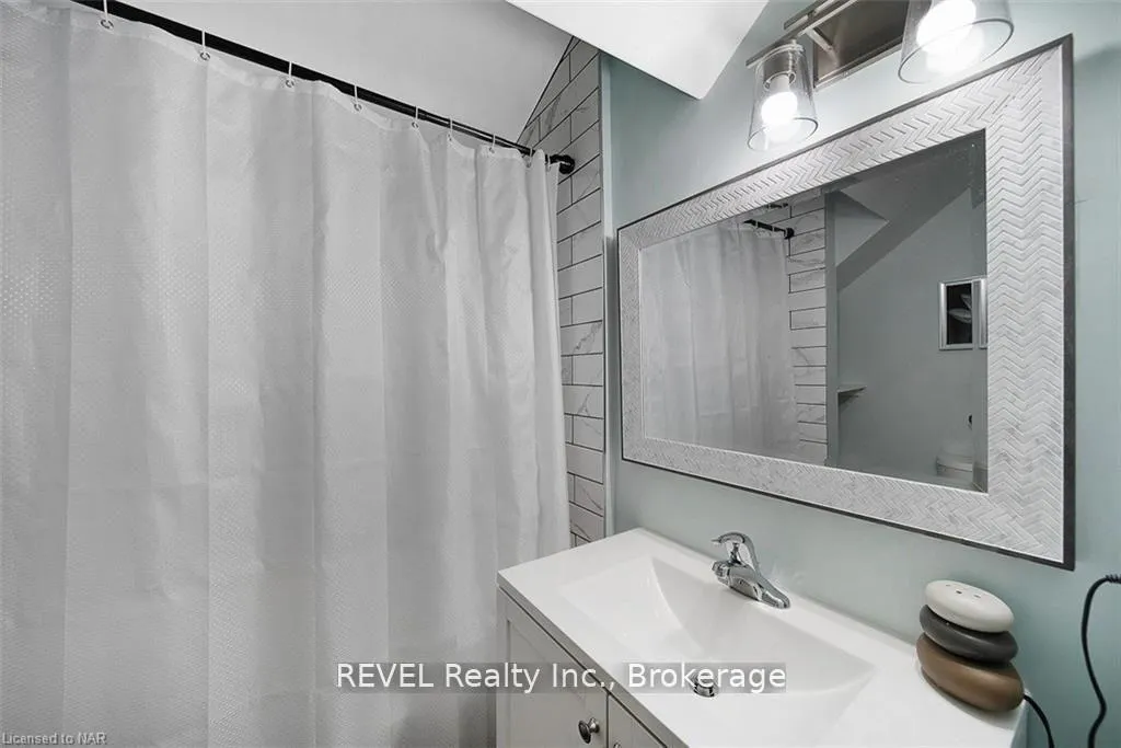 Photo 19 of MAIN/ 4102 Portage Road, Niagara Falls, Cherrywood — HOMEH