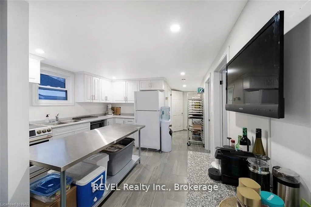 Photo 22 of MAIN/ 4102 Portage Road, Niagara Falls, Cherrywood — HOMEH