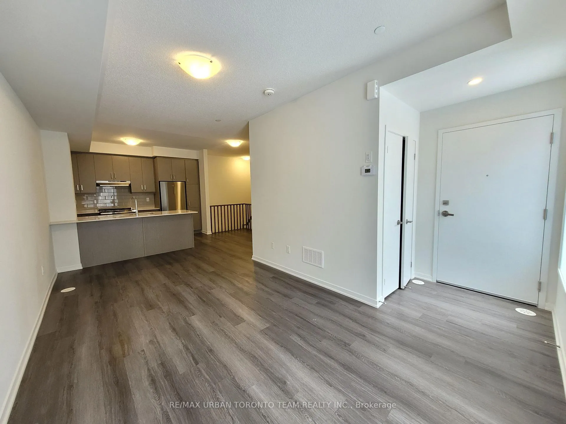 Photo 2 of Unit 217, 131 Honeycrisp Crescent, Vaughan, Vaughan Corporate Centre — HOMEH