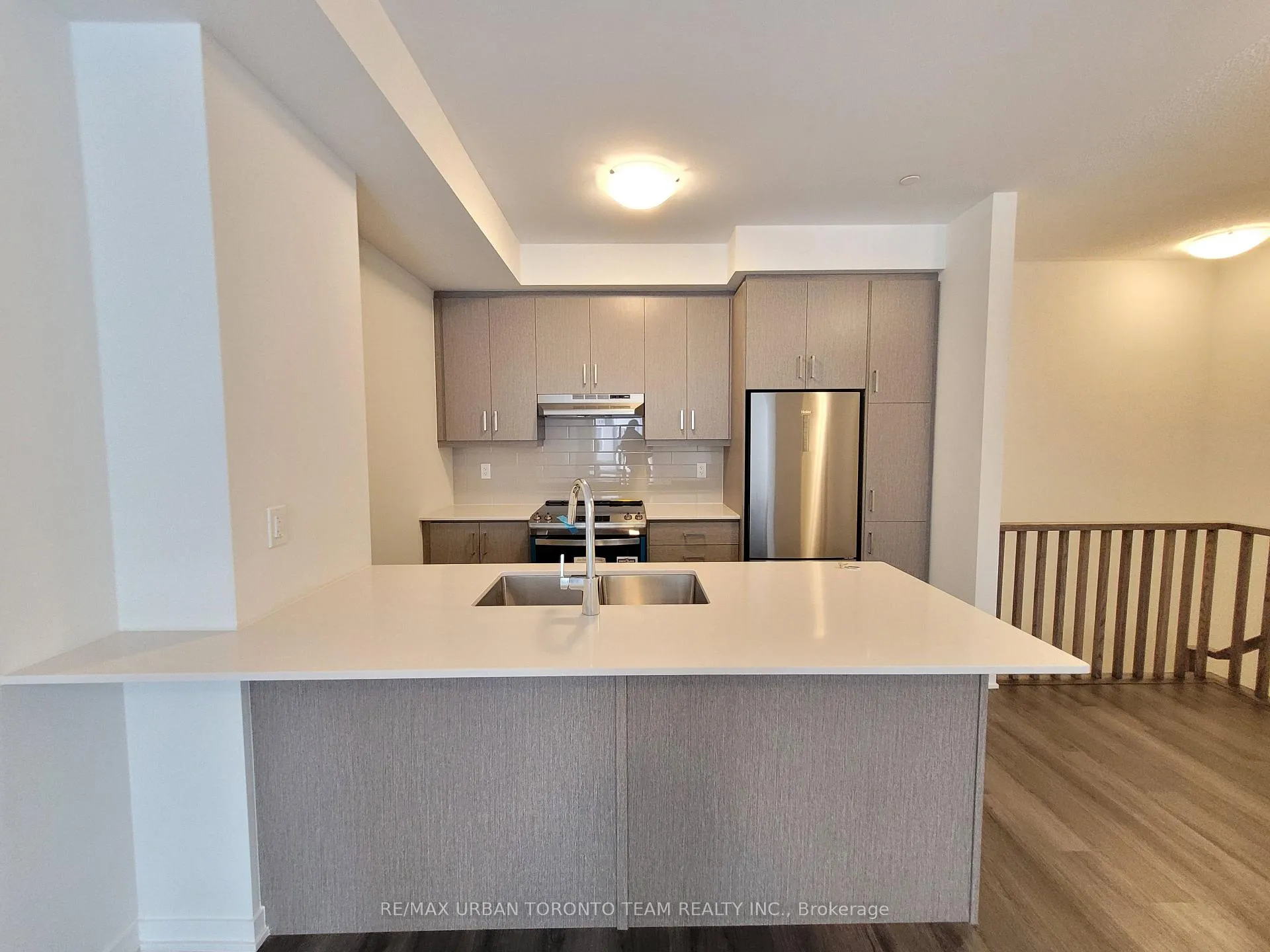 Photo 4 of Unit 217, 131 Honeycrisp Crescent, Vaughan, Vaughan Corporate Centre — HOMEH