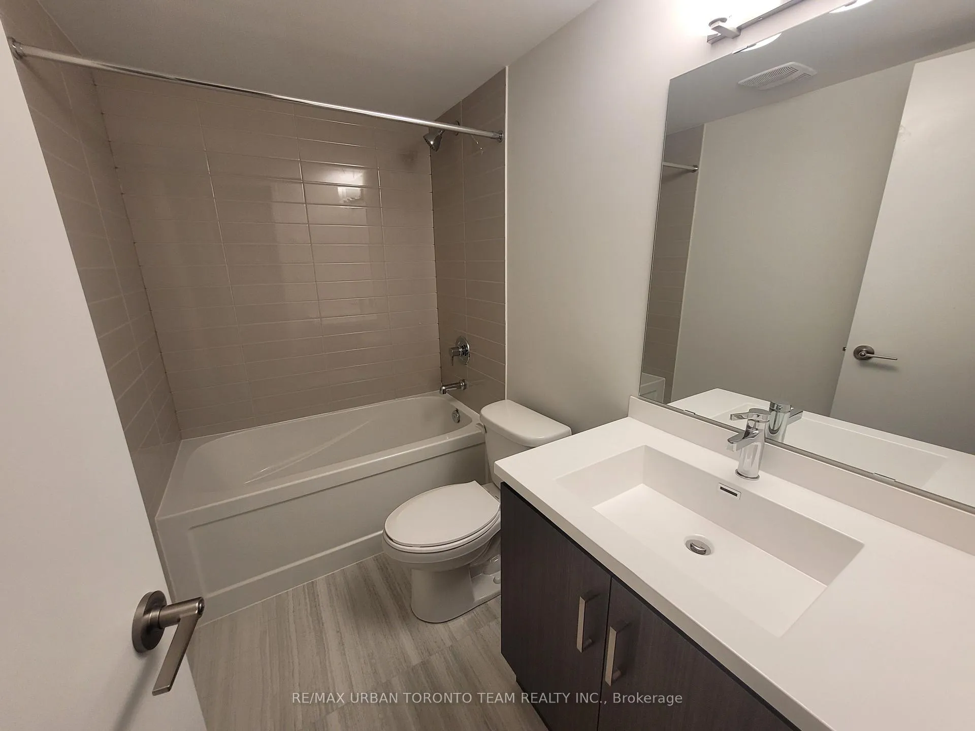 Photo 10 of Unit 217, 131 Honeycrisp Crescent, Vaughan, Vaughan Corporate Centre — HOMEH