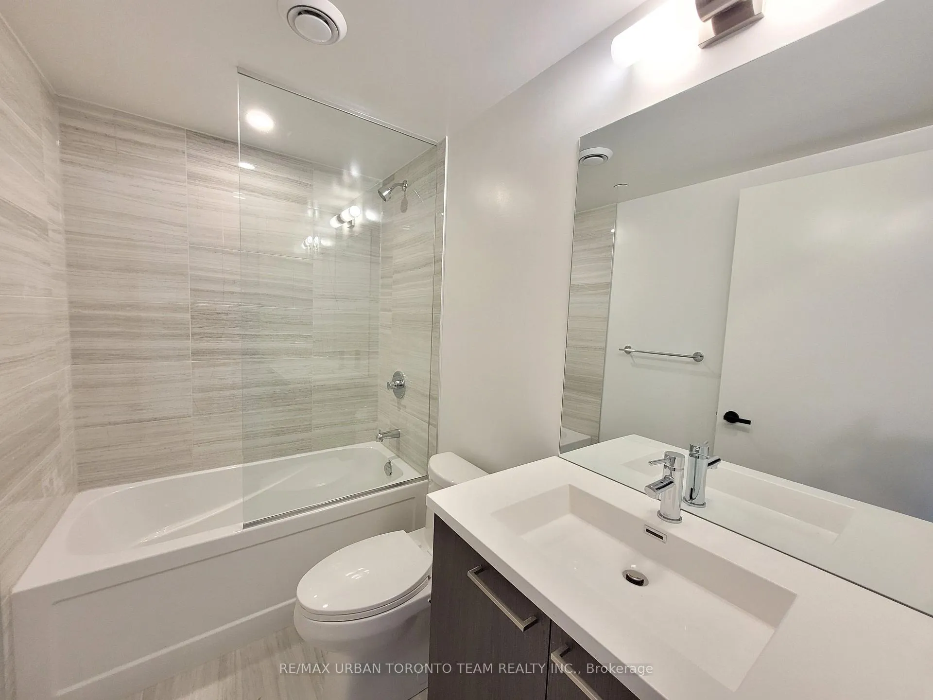 Photo 11 of Unit 217, 131 Honeycrisp Crescent, Vaughan, Vaughan Corporate Centre — HOMEH