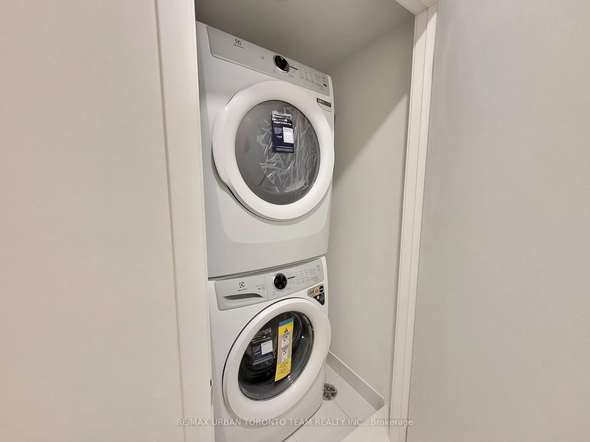 Photo 14 of Unit 217, 131 Honeycrisp Crescent, Vaughan, Vaughan Corporate Centre — HOMEH