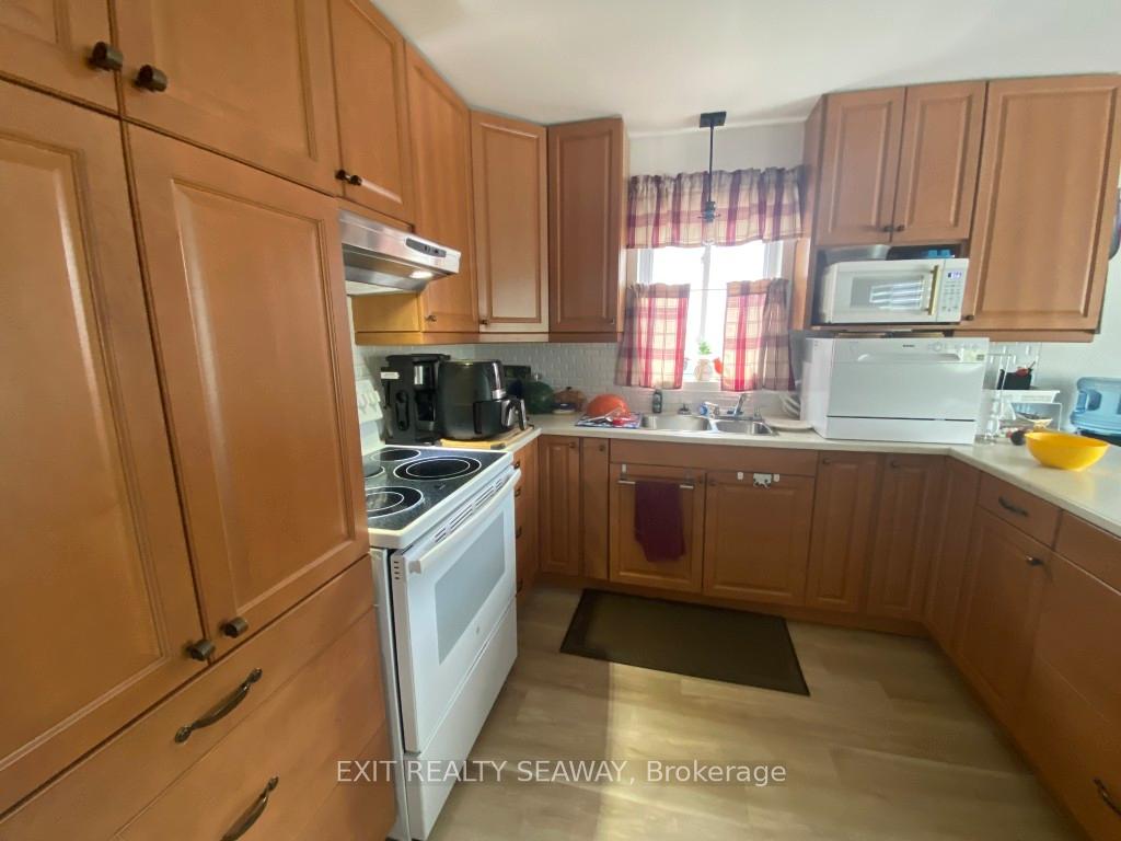 Photo 4 of 2153 Pitt Street, Cornwall — HOMEH
